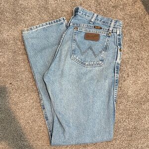 Wrangler Men’s Light Blue Straight-Leg Jeans